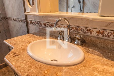 Casa de condomínio à venda com 806m², 4 quartos e 6 vagasBanheiro da Suíte 2