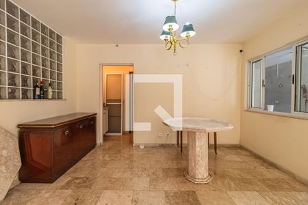 Casa de condomínio à venda com 806m², 4 quartos e 6 vagasEspaço andar inferior