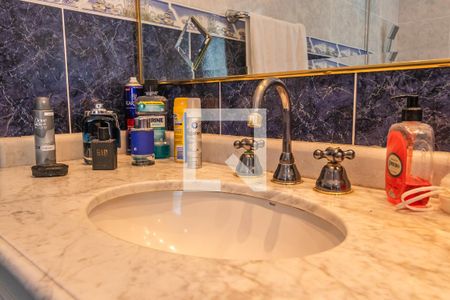 Casa de condomínio à venda com 806m², 4 quartos e 6 vagasBanheiro 1 da Suíte 3