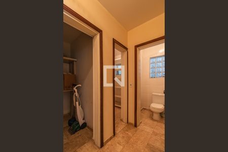 Casa de condomínio à venda com 806m², 4 quartos e 6 vagasEspaço andar inferior