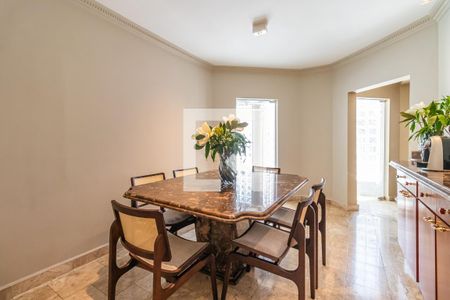 Casa de condomínio à venda com 806m², 4 quartos e 6 vagasCopa