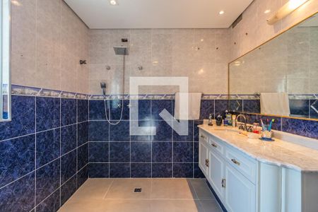 Casa de condomínio à venda com 806m², 4 quartos e 6 vagasBanheiro 1 da Suíte 3