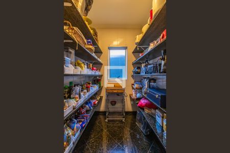 Casa de condomínio à venda com 806m², 4 quartos e 6 vagasDispensa