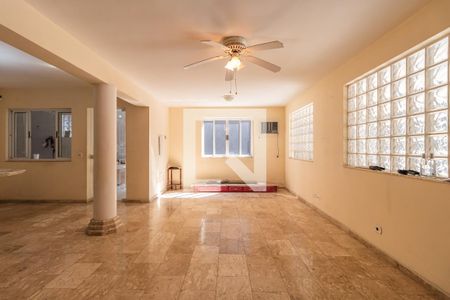 Casa de condomínio à venda com 806m², 4 quartos e 6 vagasEspaço andar inferior