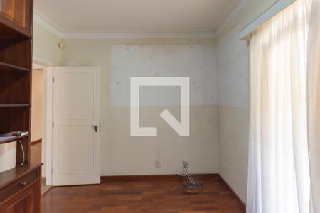 Casa à venda com 317m², 4 quartos e 4 vagas Casa à venda com 317m², 4 quartos e 4 vagasEscritório