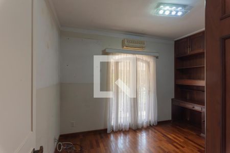 Casa à venda com 317m², 4 quartos e 4 vagas Casa à venda com 317m², 4 quartos e 4 vagasEscritório