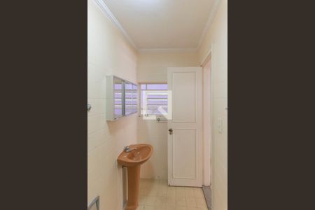 Casa à venda com 317m², 4 quartos e 4 vagas Casa à venda com 317m², 4 quartos e 4 vagasBanheiro de Serviço