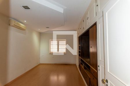 Casa à venda com 317m², 4 quartos e 4 vagas Casa à venda com 317m², 4 quartos e 4 vagasQuarto 1