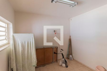 Casa à venda com 317m², 4 quartos e 4 vagas Casa à venda com 317m², 4 quartos e 4 vagasQuarto de Serviço