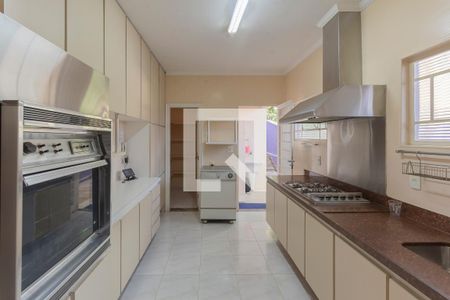 Casa à venda com 317m², 4 quartos e 4 vagas Casa à venda com 317m², 4 quartos e 4 vagasCozinha