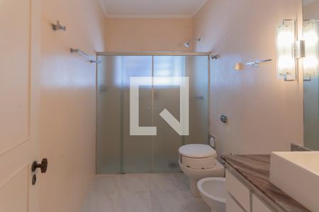 Casa à venda com 317m², 4 quartos e 4 vagas Casa à venda com 317m², 4 quartos e 4 vagasBanheiro da Suíte 1