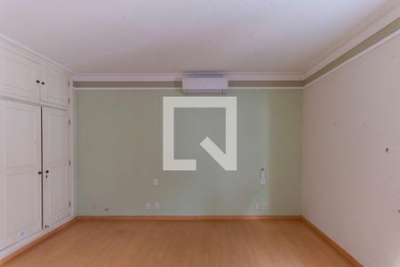 Casa à venda com 317m², 4 quartos e 4 vagas Casa à venda com 317m², 4 quartos e 4 vagasSuíte 1