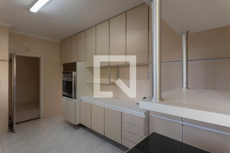 Casa à venda com 317m², 4 quartos e 4 vagas Casa à venda com 317m², 4 quartos e 4 vagasCozinha