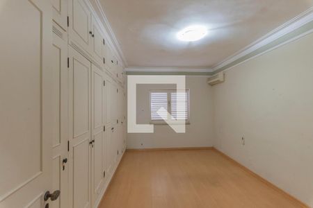 Casa à venda com 317m², 4 quartos e 4 vagas Casa à venda com 317m², 4 quartos e 4 vagasQuarto 2