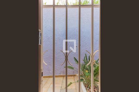 Casa à venda com 317m², 4 quartos e 4 vagas Casa à venda com 317m², 4 quartos e 4 vagasVista do Quarto 1