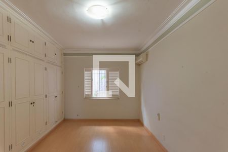 Casa à venda com 317m², 4 quartos e 4 vagas Casa à venda com 317m², 4 quartos e 4 vagasQuarto 2