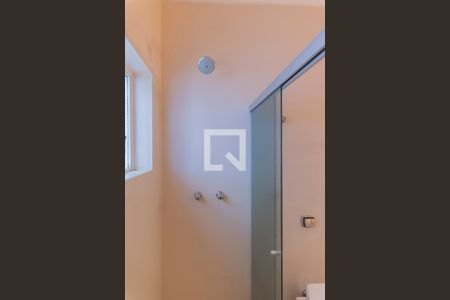 Casa à venda com 317m², 4 quartos e 4 vagas Casa à venda com 317m², 4 quartos e 4 vagasBanheiro da Suíte 1