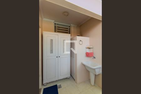 Casa à venda com 317m², 4 quartos e 4 vagas Casa à venda com 317m², 4 quartos e 4 vagasÁrea de Serviço