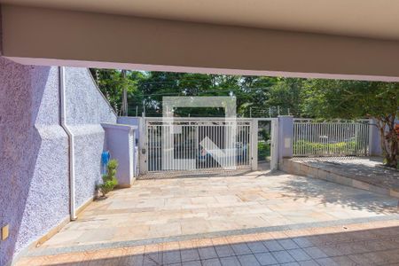 Casa à venda com 317m², 4 quartos e 4 vagas Casa à venda com 317m², 4 quartos e 4 vagasGaragem