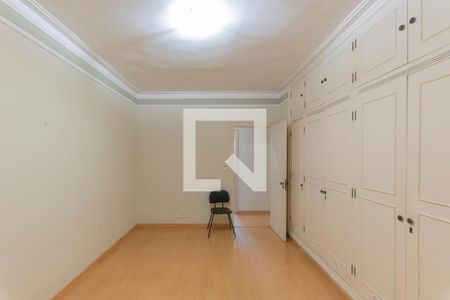 Casa à venda com 317m², 4 quartos e 4 vagas Casa à venda com 317m², 4 quartos e 4 vagasQuarto 2