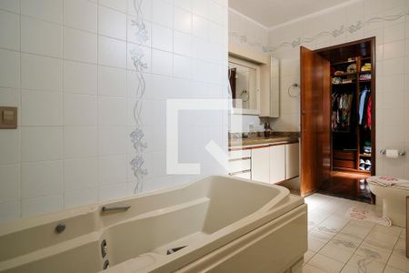 Casa à venda com 360m², 4 quartos e 3 vagasBanheiro da suíte 1