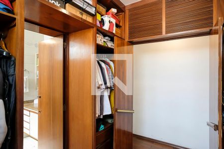 Casa à venda com 360m², 4 quartos e 3 vagasCloset suíte 1
