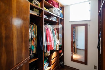 Casa à venda com 360m², 4 quartos e 3 vagasCloset suíte 1