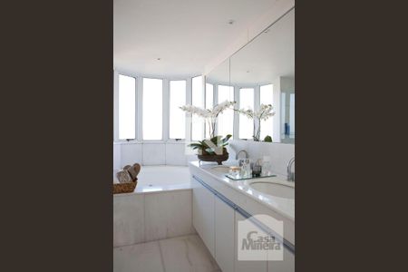 Apartamento à venda com 216m², 4 quartos e 4 vagas Apartamento à venda com 216m², 4 quartos e 4 vagasBanheiro