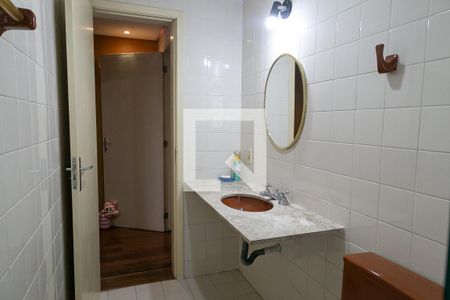 Apartamento à venda com 116m², 2 quartos e 2 vagas Apartamento à venda com 116m², 2 quartos e 2 vagasBanheiro Corredor