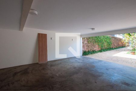 Casa à venda com 451m², 5 quartos e 6 vagas Casa à venda com 451m², 5 quartos e 6 vagasGaragem