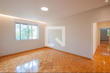 Casa à venda com 451m², 5 quartos e 6 vagas Casa à venda com 451m², 5 quartos e 6 vagasQuarto 2 - Suíte