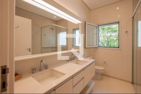 Casa à venda com 451m², 5 quartos e 6 vagas Casa à venda com 451m², 5 quartos e 6 vagasBanheiro Social
