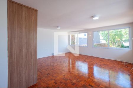 Casa à venda com 451m², 5 quartos e 6 vagas Casa à venda com 451m², 5 quartos e 6 vagasQuarto Anexo