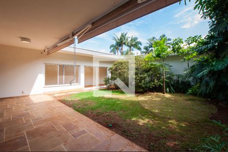 Casa à venda com 451m², 5 quartos e 6 vagas Casa à venda com 451m², 5 quartos e 6 vagasJardim Interno
