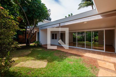 Casa à venda com 451m², 5 quartos e 6 vagas Casa à venda com 451m², 5 quartos e 6 vagasJardim Interno