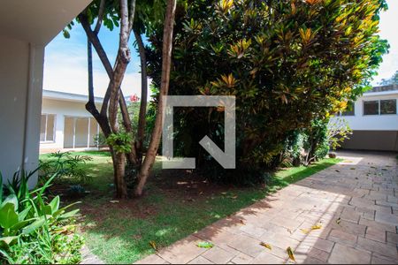 Casa à venda com 451m², 5 quartos e 6 vagas Casa à venda com 451m², 5 quartos e 6 vagasJardim