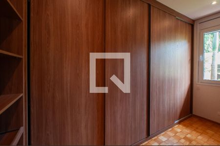 Casa à venda com 451m², 5 quartos e 6 vagas Casa à venda com 451m², 5 quartos e 6 vagasCloset do quarto 4