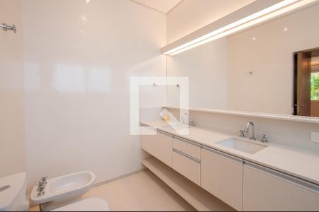 Casa à venda com 451m², 5 quartos e 6 vagas Casa à venda com 451m², 5 quartos e 6 vagasBanheiro do Quarto 2