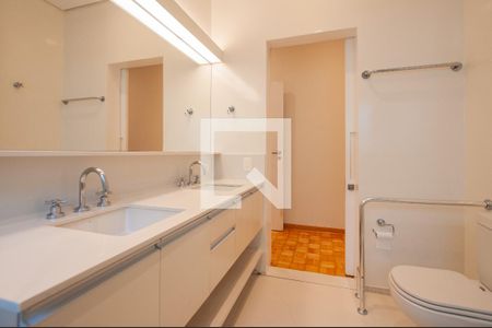 Casa à venda com 451m², 5 quartos e 6 vagas Casa à venda com 451m², 5 quartos e 6 vagasBanheiro do Quarto 3