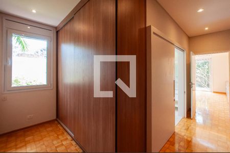 Casa à venda com 451m², 5 quartos e 6 vagas Casa à venda com 451m², 5 quartos e 6 vagasCloset do quarto 4