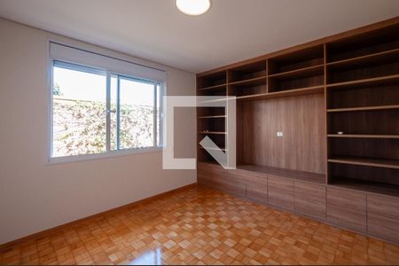 Casa à venda com 451m², 5 quartos e 6 vagas Casa à venda com 451m², 5 quartos e 6 vagasQuarto 1