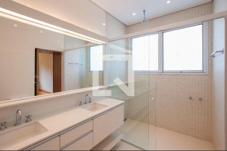 Casa à venda com 451m², 5 quartos e 6 vagas Casa à venda com 451m², 5 quartos e 6 vagasBanheiro do Quarto 2