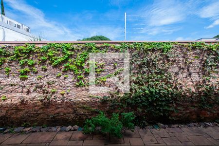 Casa à venda com 451m², 5 quartos e 6 vagas Casa à venda com 451m², 5 quartos e 6 vagasVista do Quarto 1