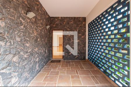 Casa à venda com 451m², 5 quartos e 6 vagas Casa à venda com 451m², 5 quartos e 6 vagasEntrada