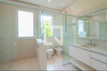 Casa à venda com 451m², 5 quartos e 6 vagas Casa à venda com 451m², 5 quartos e 6 vagasBanheiro do Quarto 4