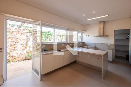 Casa à venda com 451m², 5 quartos e 6 vagas Casa à venda com 451m², 5 quartos e 6 vagasCozinha