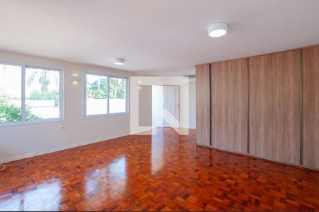 Casa à venda com 451m², 5 quartos e 6 vagas Casa à venda com 451m², 5 quartos e 6 vagasQuarto Anexo