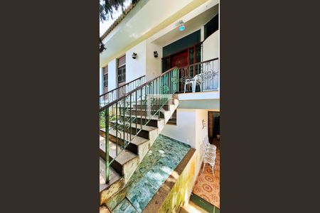 Casa à venda com 484m², 4 quartos e 5 vagas Casa à venda com 484m², 4 quartos e 5 vagasEntrada