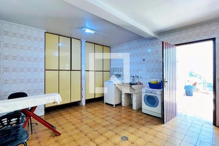 Casa à venda com 484m², 4 quartos e 5 vagas Casa à venda com 484m², 4 quartos e 5 vagasÁrea de Serviço