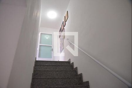 Apartamento à venda com 117m², 2 quartos e 2 vagasEscada